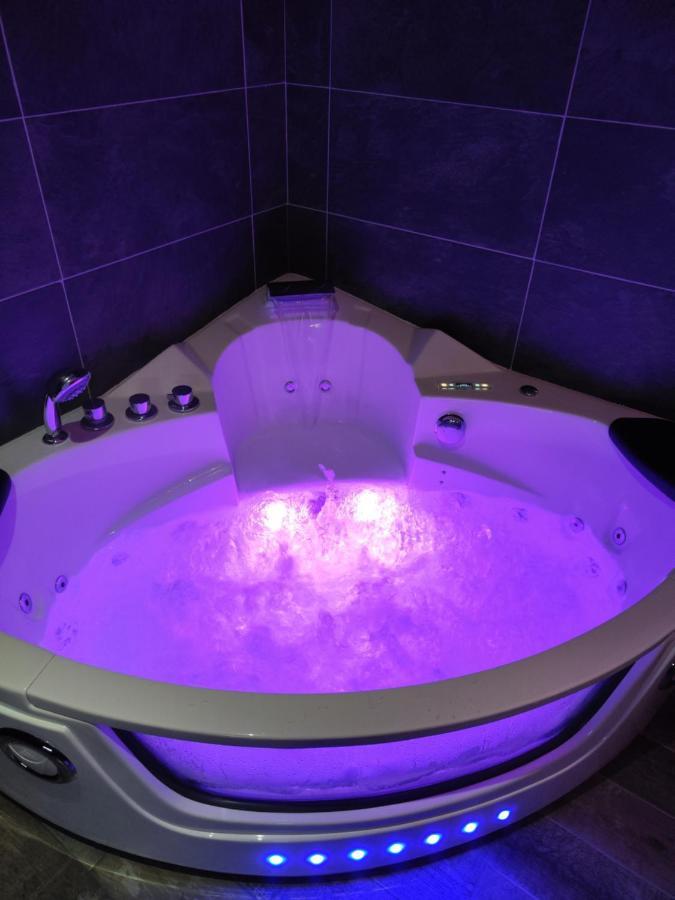 Loveroomxspa Bourg-Saint-Christophe Exterior foto