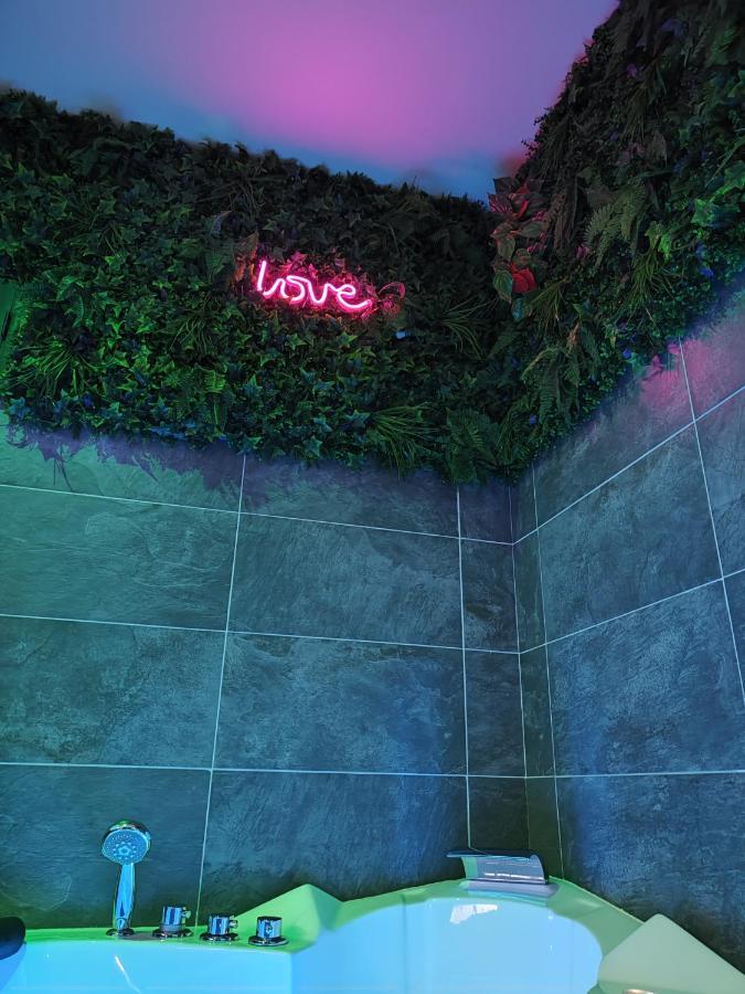Loveroomxspa Bourg-Saint-Christophe Exterior foto