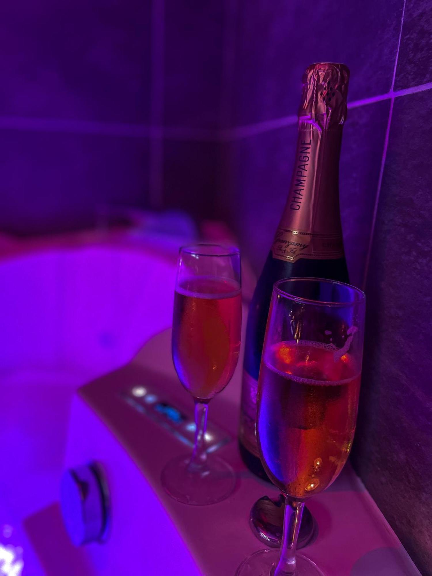 Loveroomxspa Bourg-Saint-Christophe Exterior foto