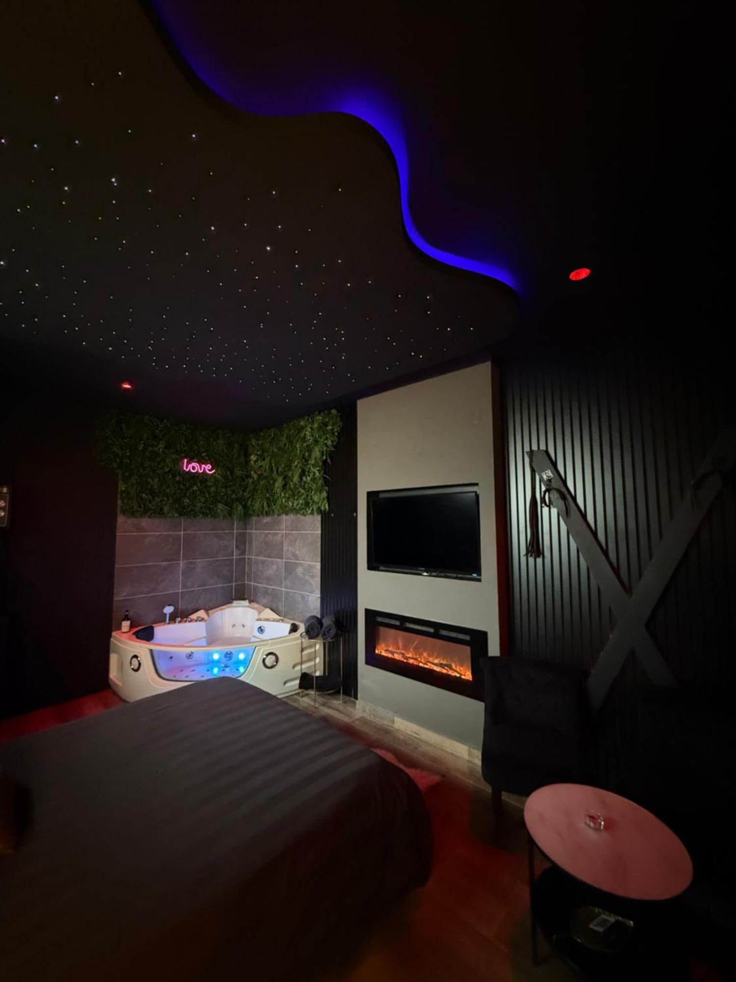 Loveroomxspa Bourg-Saint-Christophe Exterior foto