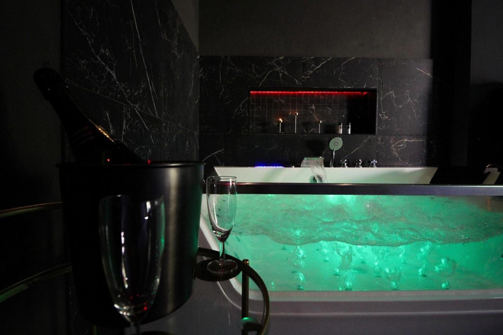 Loveroomxspa Bourg-Saint-Christophe Exterior foto