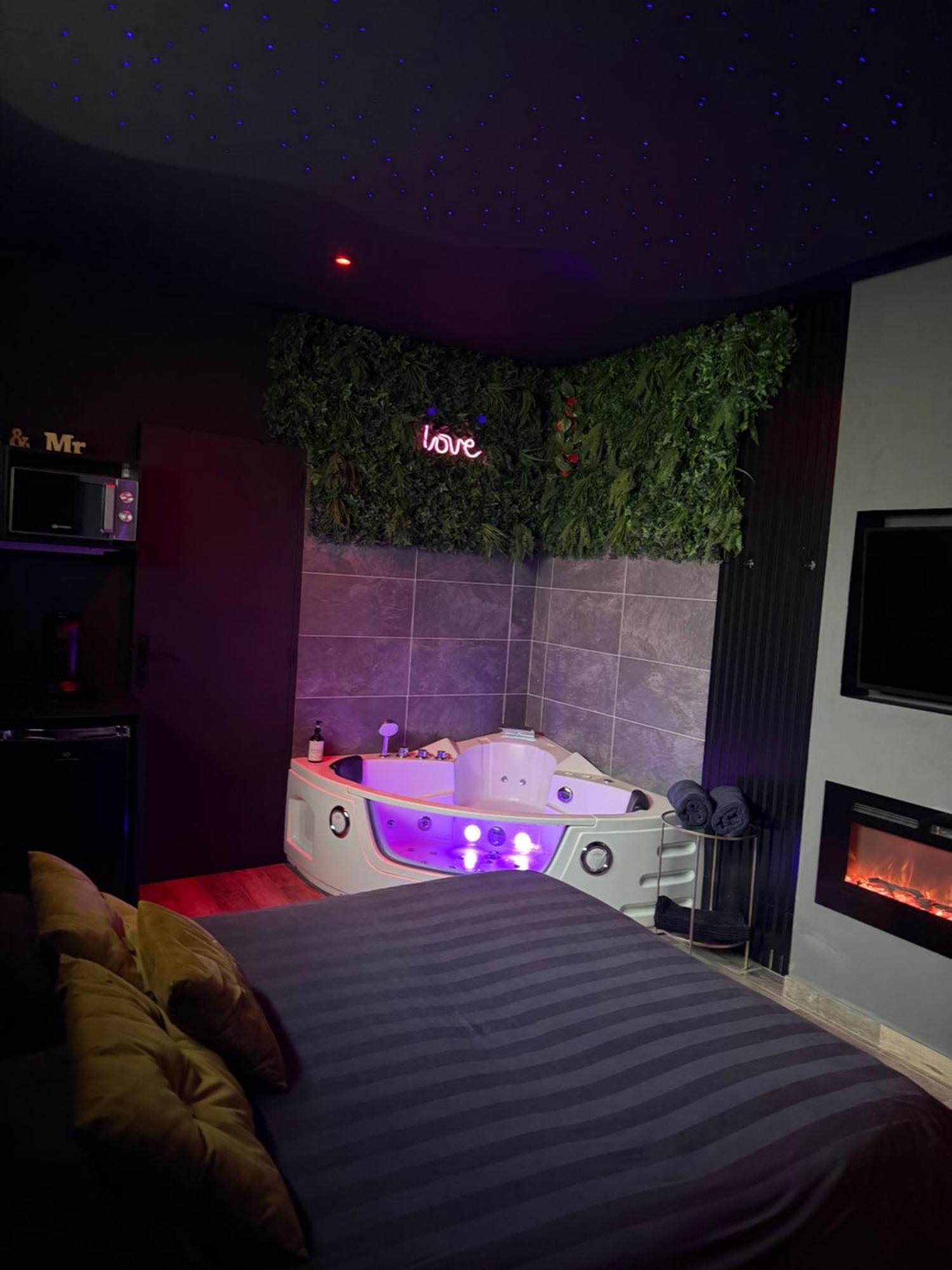 Loveroomxspa Bourg-Saint-Christophe Exterior foto