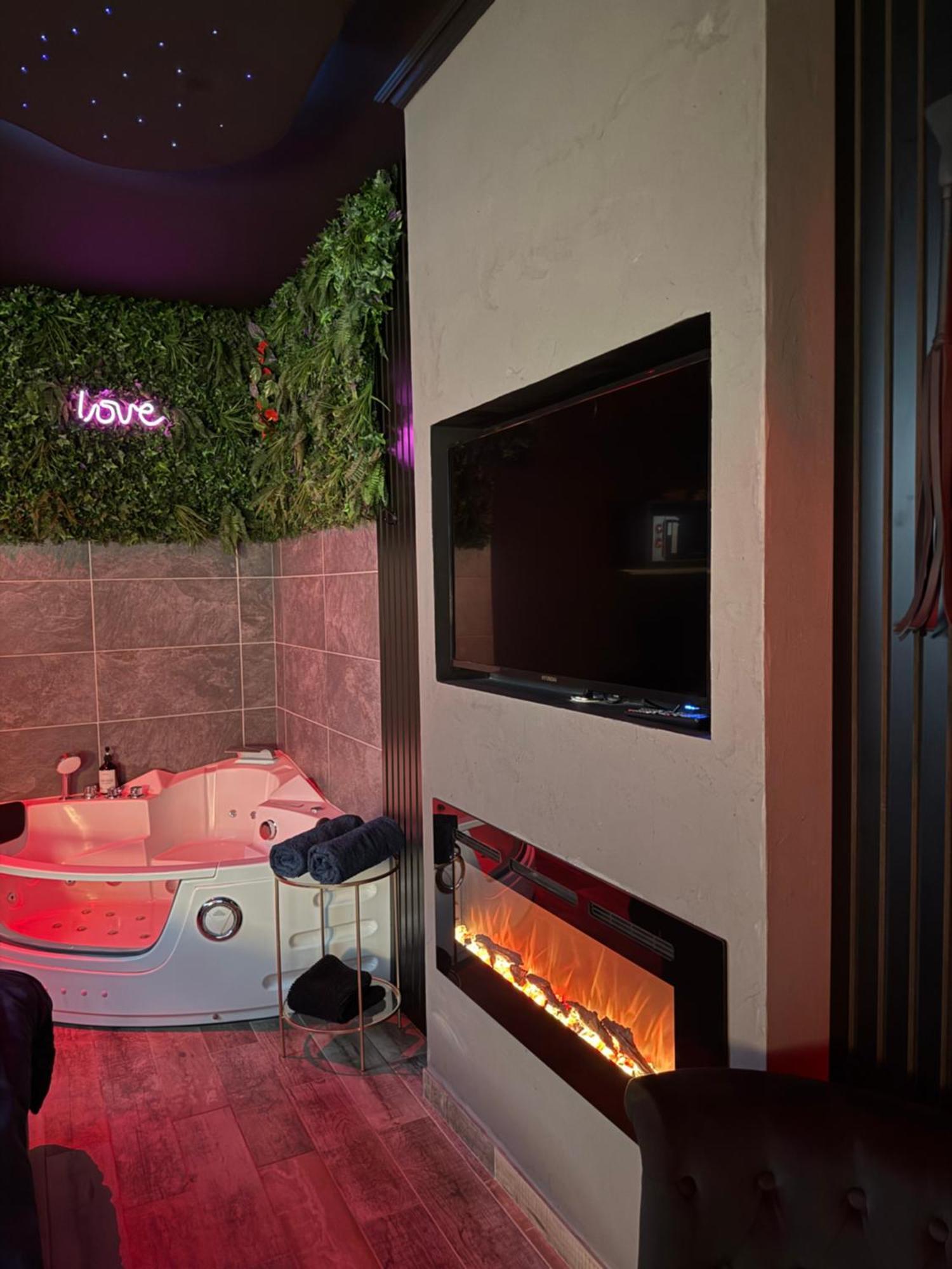 Loveroomxspa Bourg-Saint-Christophe Exterior foto