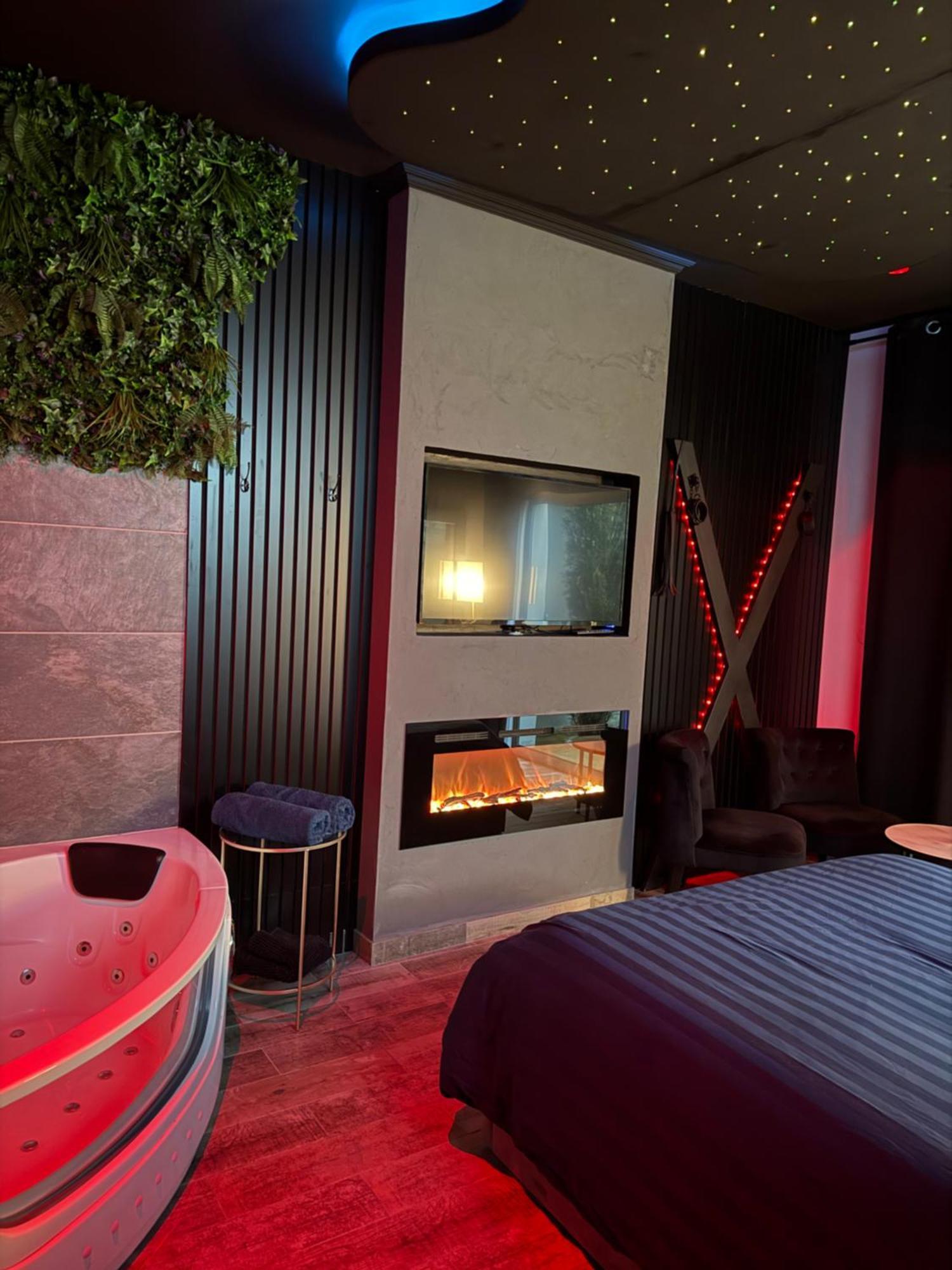 Loveroomxspa Bourg-Saint-Christophe Exterior foto