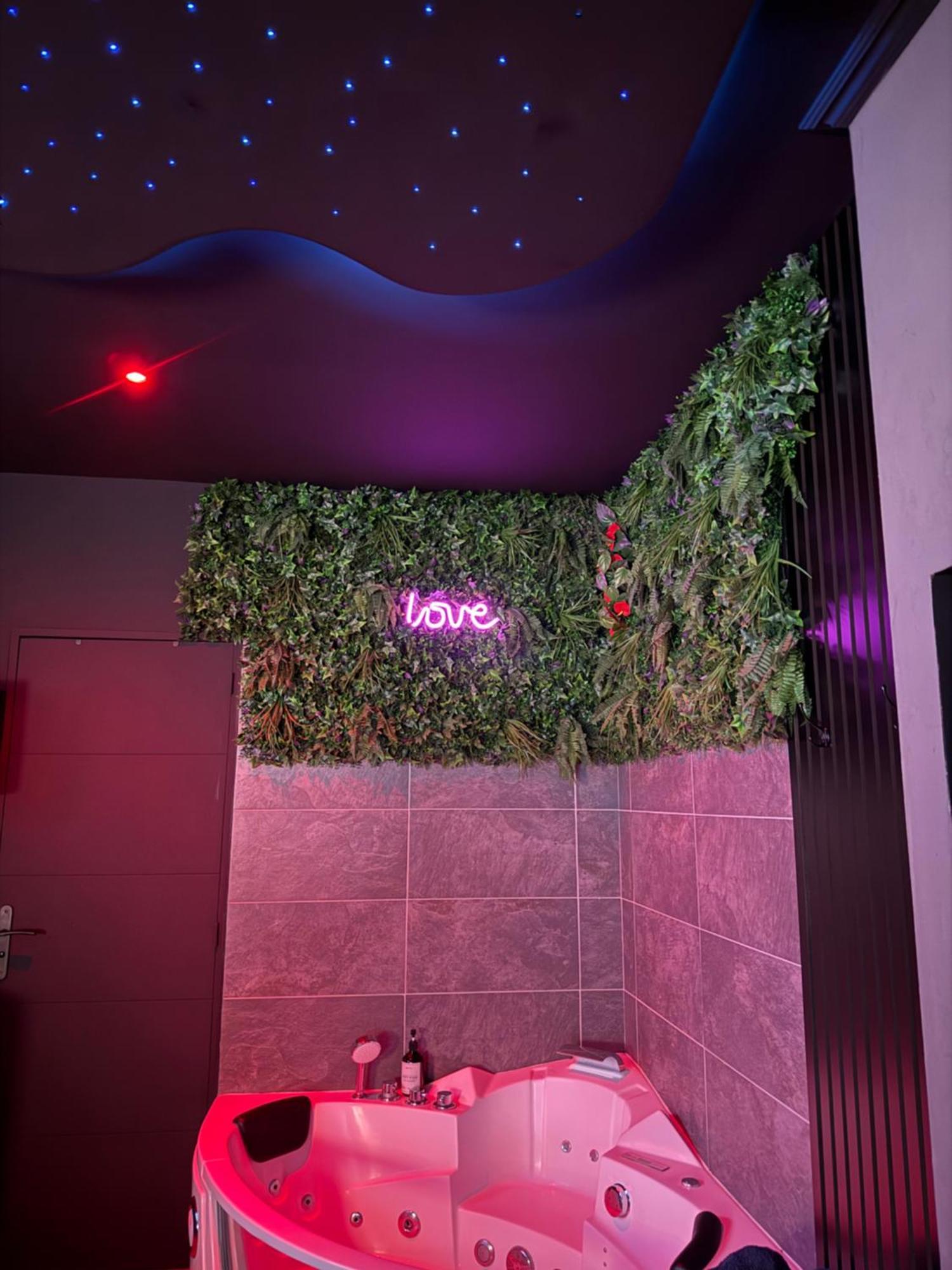 Loveroomxspa Bourg-Saint-Christophe Exterior foto